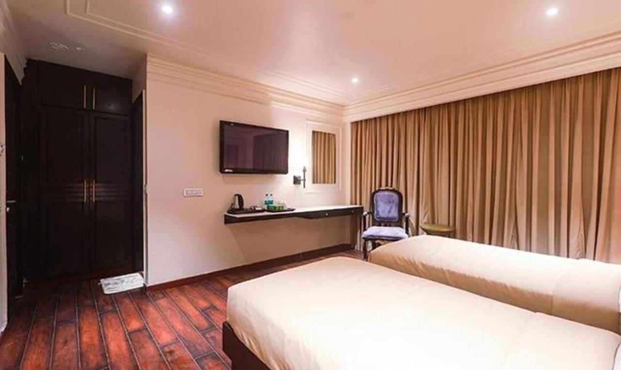 Fabhotel Prime The Seven Seeds New Delhi Exterior photo